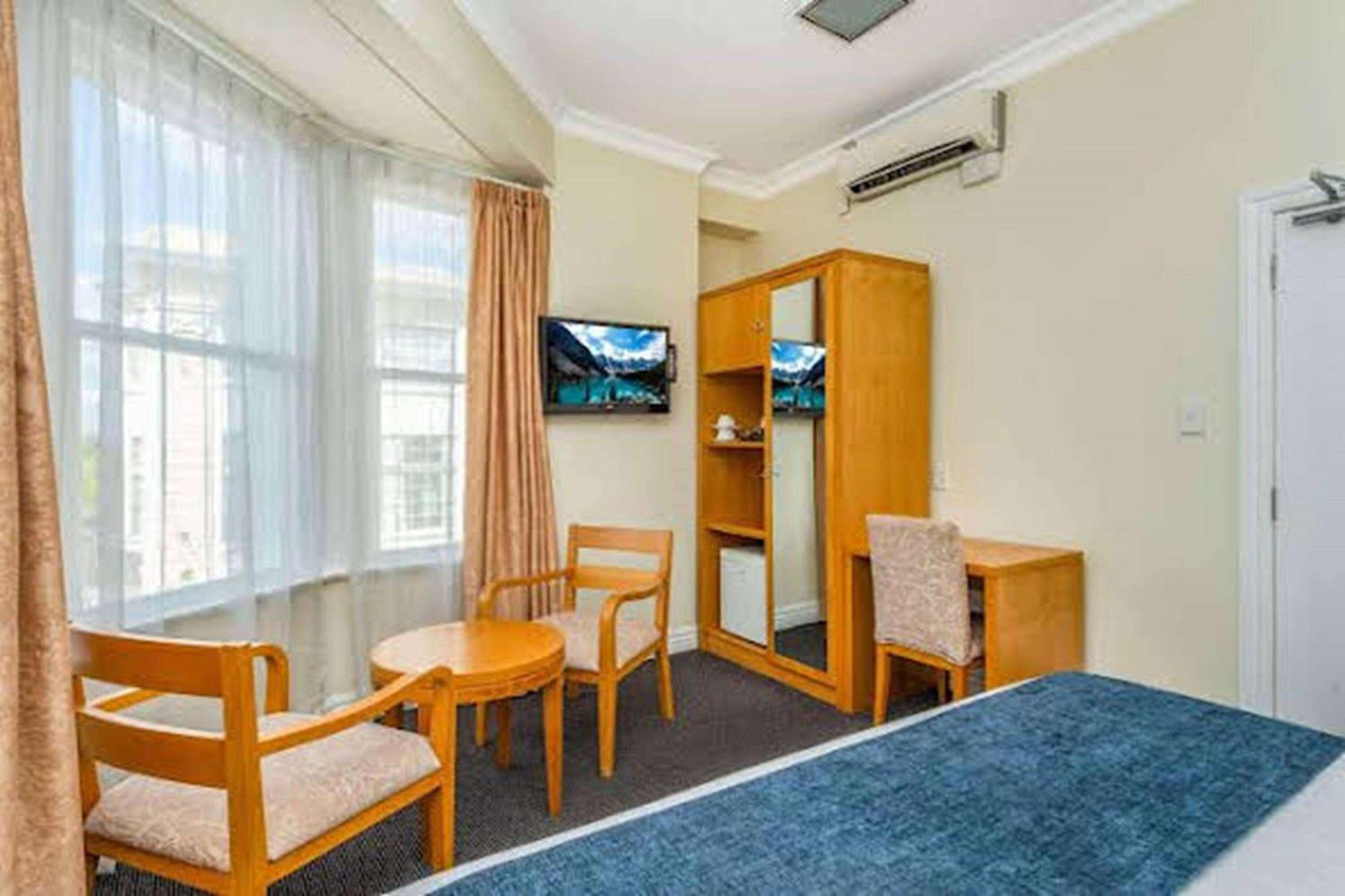 Ramada By Wyndham, Hamilton City Center Exterior foto