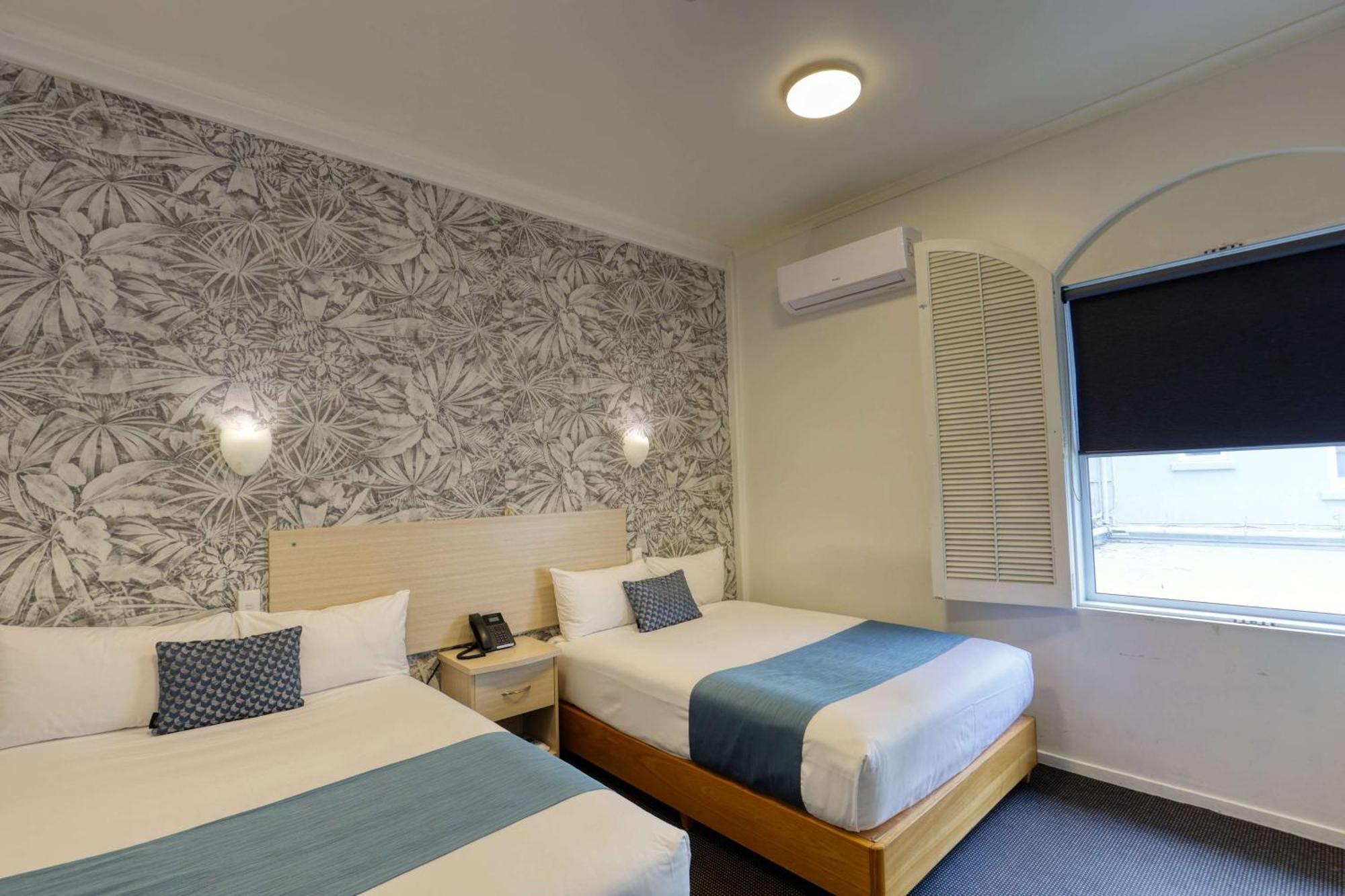 Ramada By Wyndham, Hamilton City Center Exterior foto
