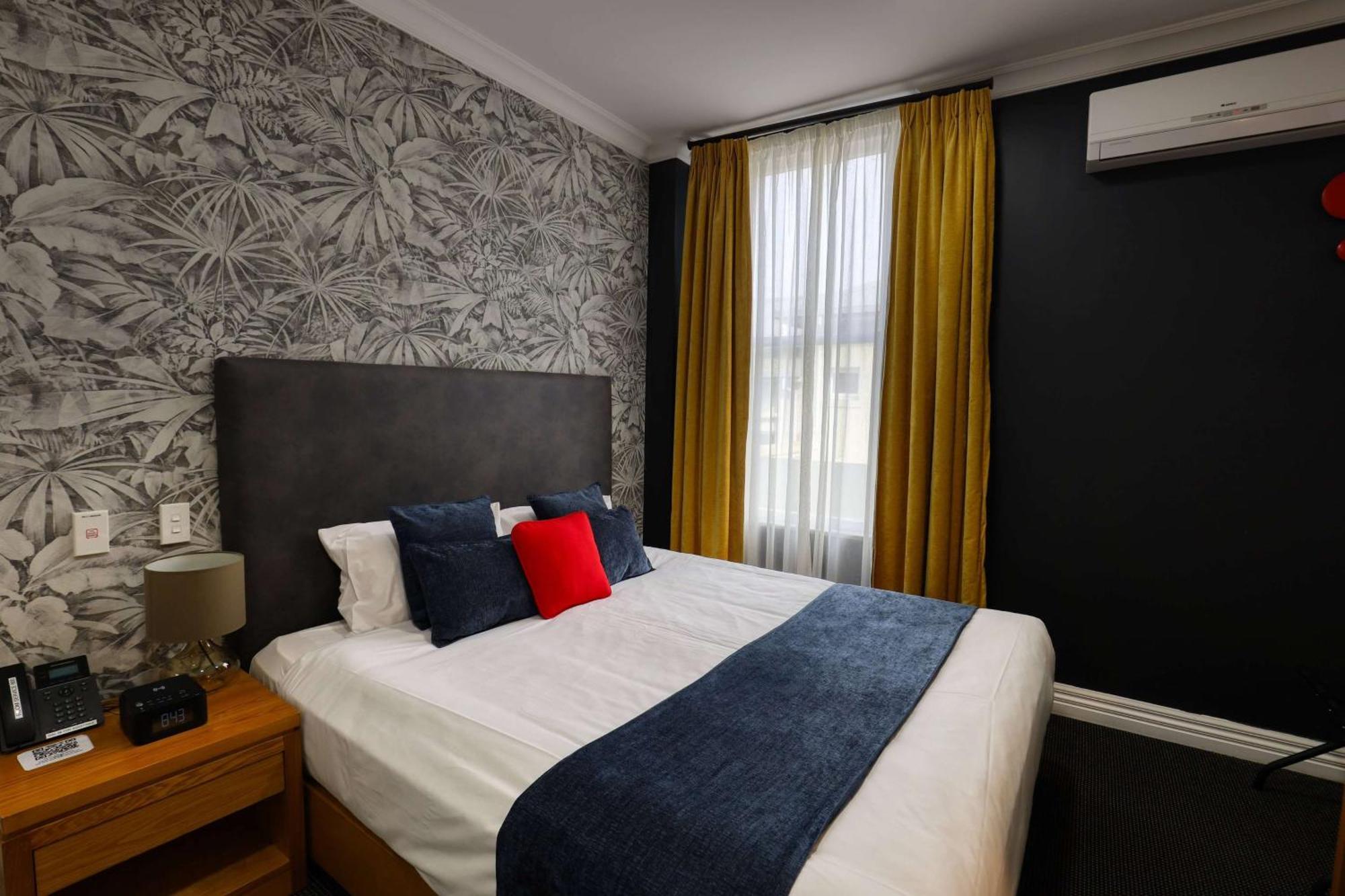 Ramada By Wyndham, Hamilton City Center Exterior foto